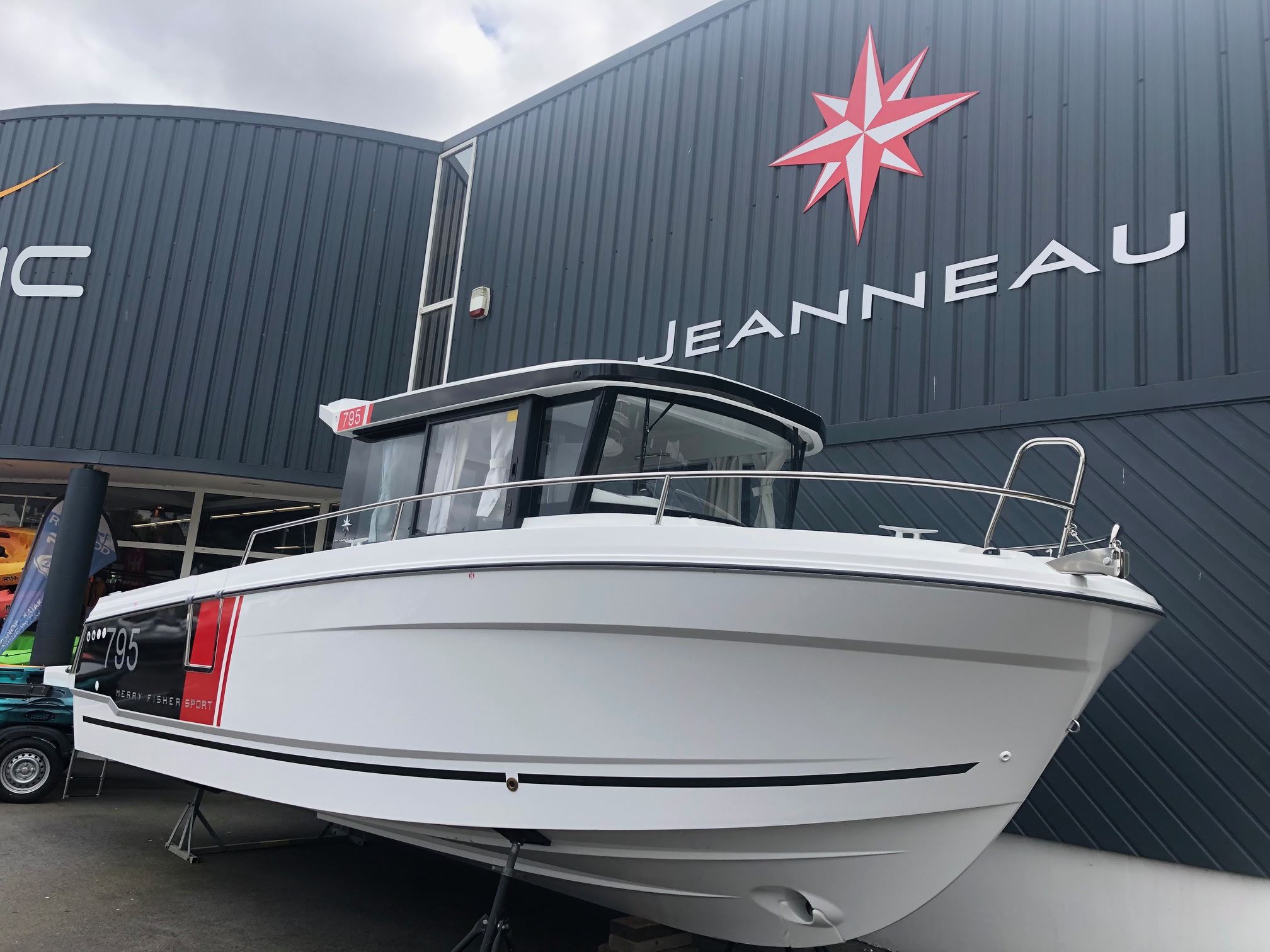 slider 1 Jeanneau Merry Fisher 795 Sport